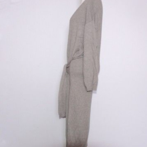 Holiday Leith v-neck sweater dress - Picture 7 of 8